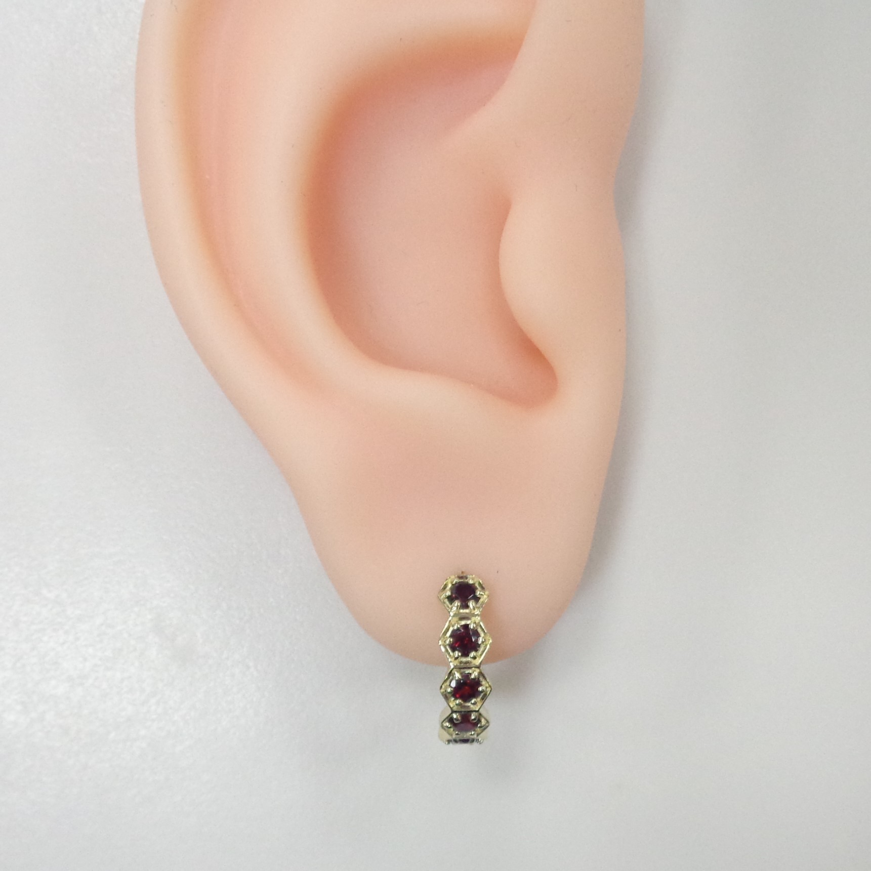 Серьги-конго из желтого золота с гранатами